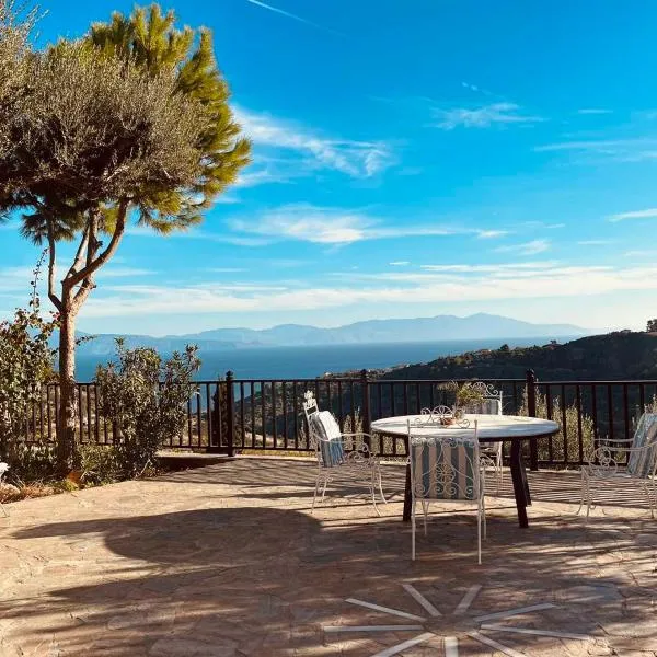 Peloponnese Hideout - White House with Sea View โรงแรมในอากราตา