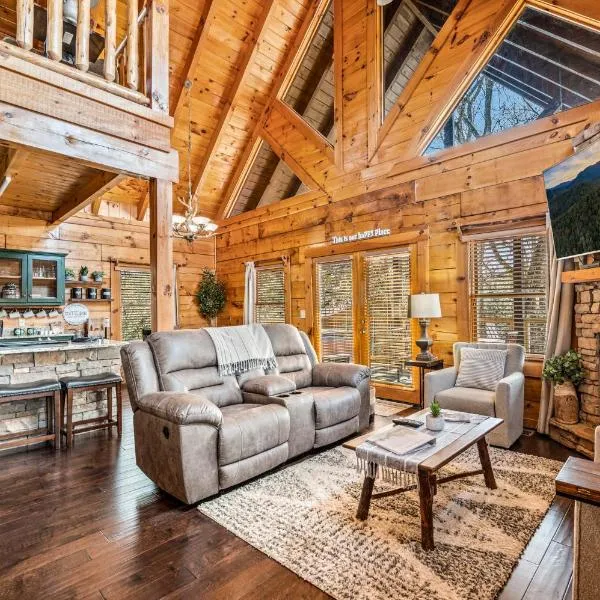 Near Dollywood with Pool Table-Hot Tub-Fire Pit-Game Room, khách sạn ở Pigeon Forge