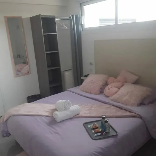 Love Room Douceur, hotel in Tremblay En France
