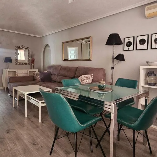 5 min walk to the beach Spacious terrace, hotel v destinaci Arenales del Sol