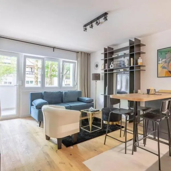 Bright Urban Cukor Suite - Balcony - Free Parking - Near Arena & Jarun, hotell i Zagreb