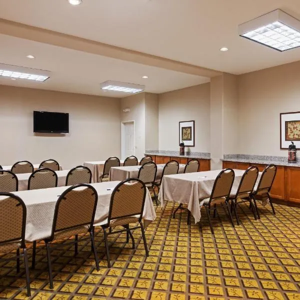Candlewood Suites Deer Park by IHG, hotel in Deer Park