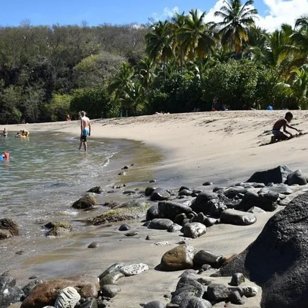 La Source : Mer et source d'eau chaude, hotel en Bouillante