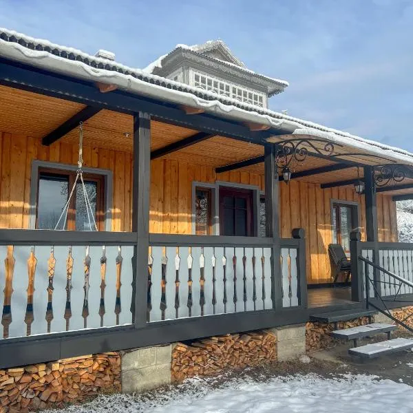 Котедж Шум Черемоша на березі річки, hotel v destinaci Verchovyna