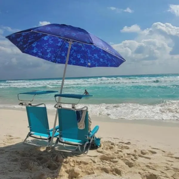 Beachfront 1 bedroom condo in club zone, hotel in Cancún