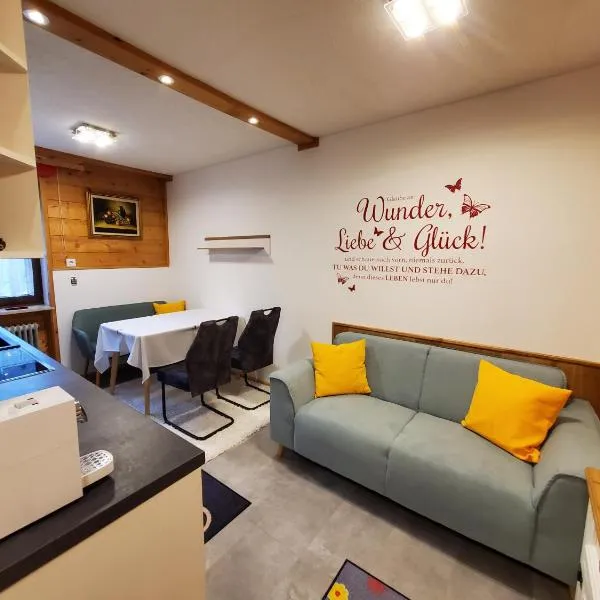 Urlaub am Krausberghof, Apartment mit Balkon und Parkplatz, Aufenthaltsraum, Sauna und Infrarotkabine, inmitten der Natur, kostenfreie Kaffeekapseln, 6 Fahrminuten zur Alpentherme Gastein und zur Schlossalmbahn, hotel v destinaci Bad Hofgastein