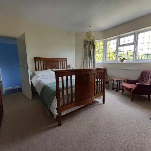Private 1-bedroom apartment in Raynes Park, hotel in Raynes Park