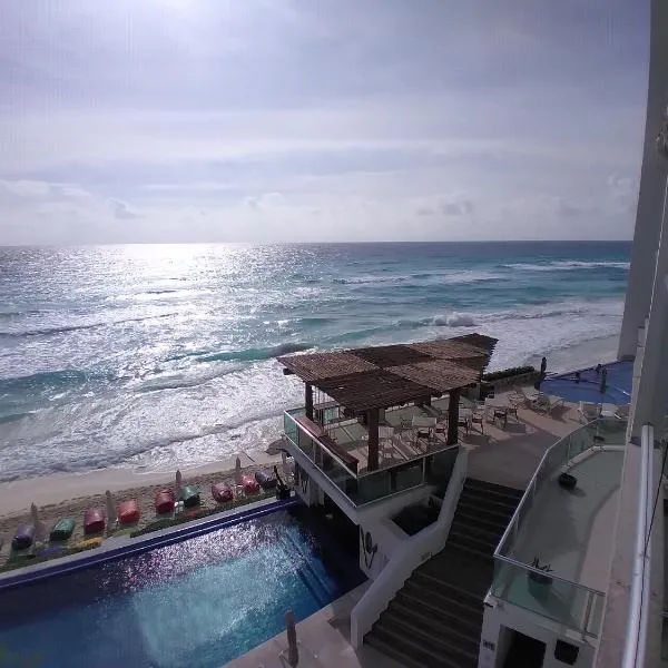 Punta Cancun ocean view loft، فندق في كانكون