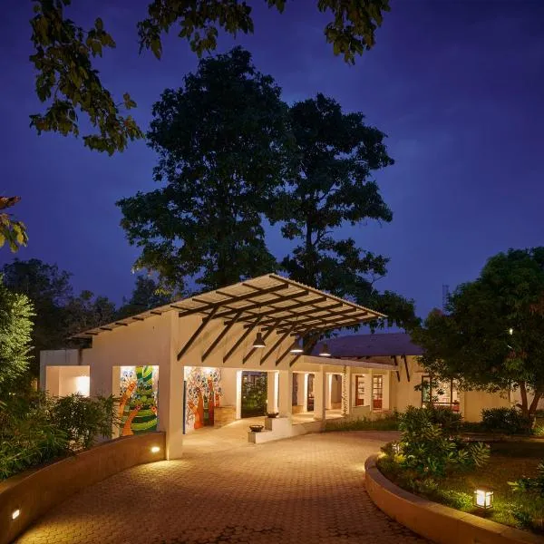 Club Mahindra Kanha, hotel in Dhanwār