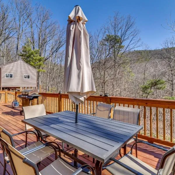 Pet-Friendly Shenandoah Cabin with Fire Pit and Grill!、シェナンドーのホテル