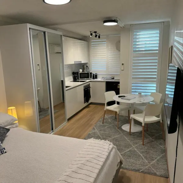 Renovated Central Studio w pool & just off Oxford St, hotel en Sídney