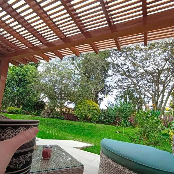 La Casa del Jazmín, hotel in Quito