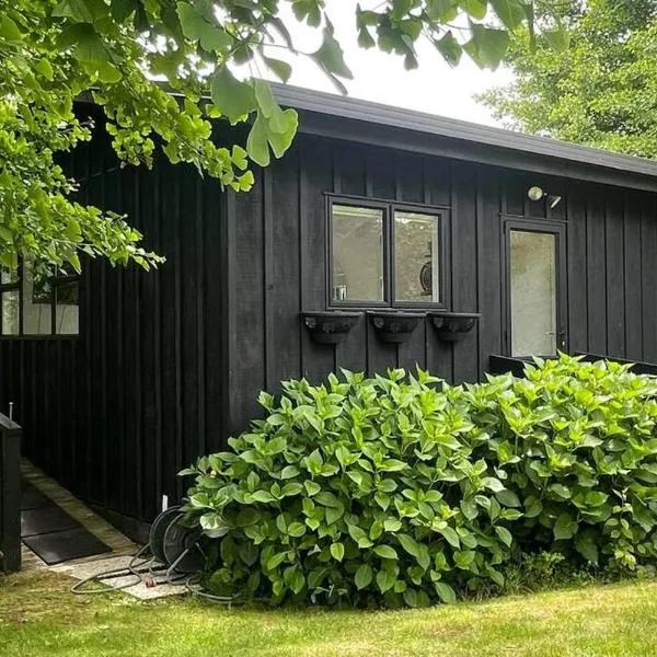 Pukekohe Location! Romantic Country Cottage, hotel v destinaci Pukekohe East