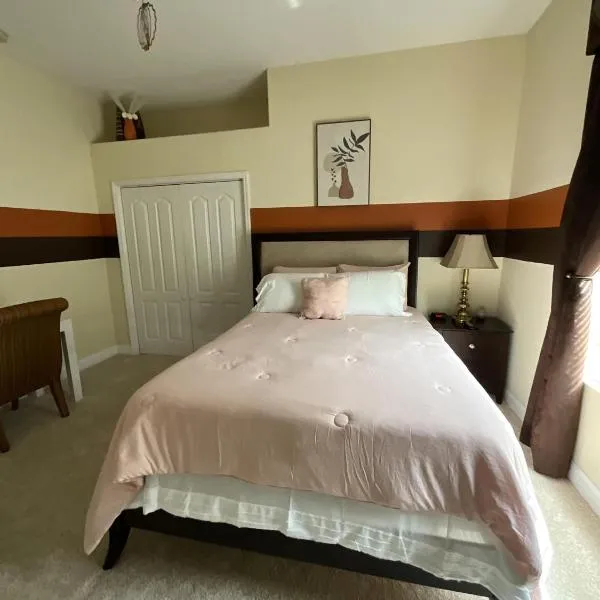 Peaceful Lakefront Home, hotel in Wesley Chapel
