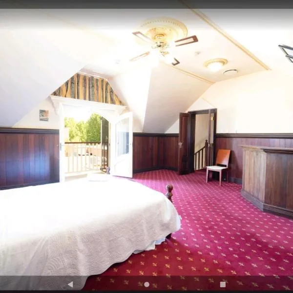 quiet and peaceful rooms in Perth City with free parking, hotel in Perth