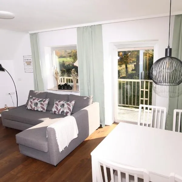 NATURBLICK Apartments 3 Moderne Ferienwohnung mit Balkon, hotel v destinaci Grebenhain