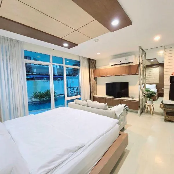 The beach bangsaen condo daily room Poolside, hotel in Ban Bang Saen (1)