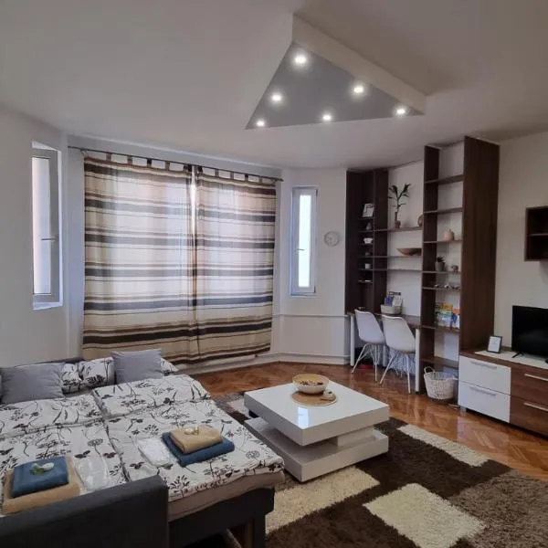 M&M Studio, hotel in Novi Sad