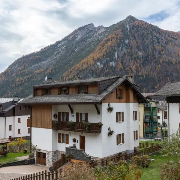 Dolomites Apartment Finestra sul Civetta, hotel en Alleghe