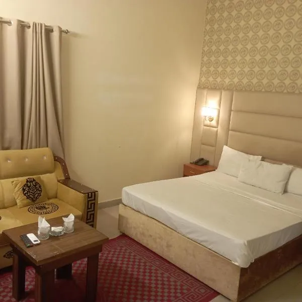 RM Guest House, hotel in Lahore