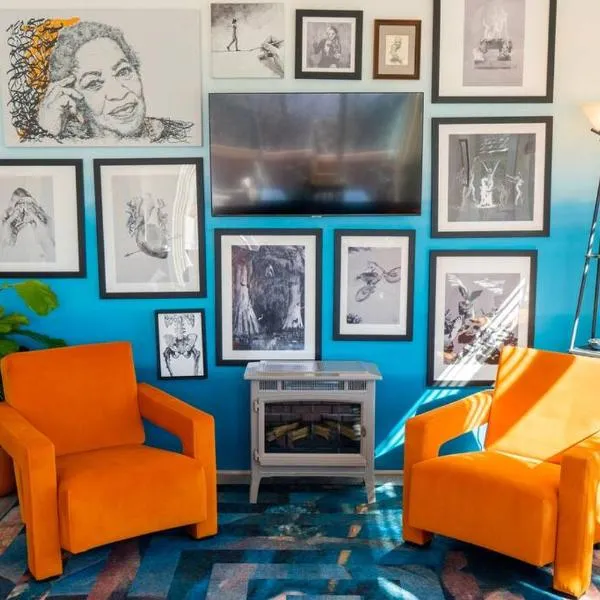 Artsy Half-House, Walk to Hiking Trails &Wine Bars! Yard, Firepit, hotel v destinaci Sedona