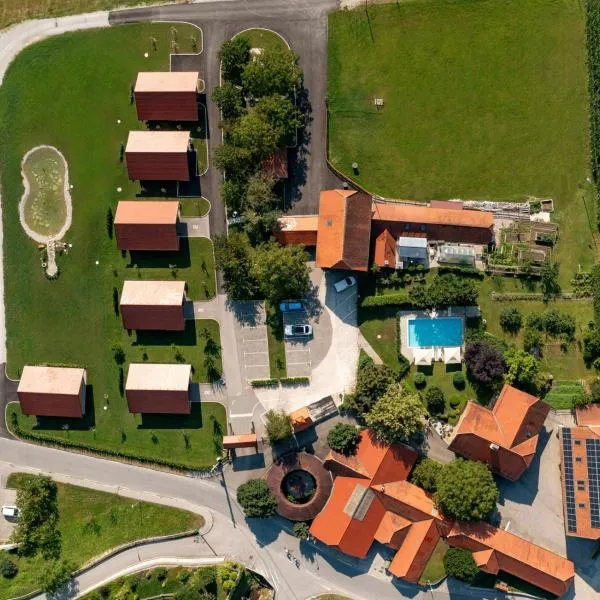 Martinova izba - Family Bungalows, hotel in Laško