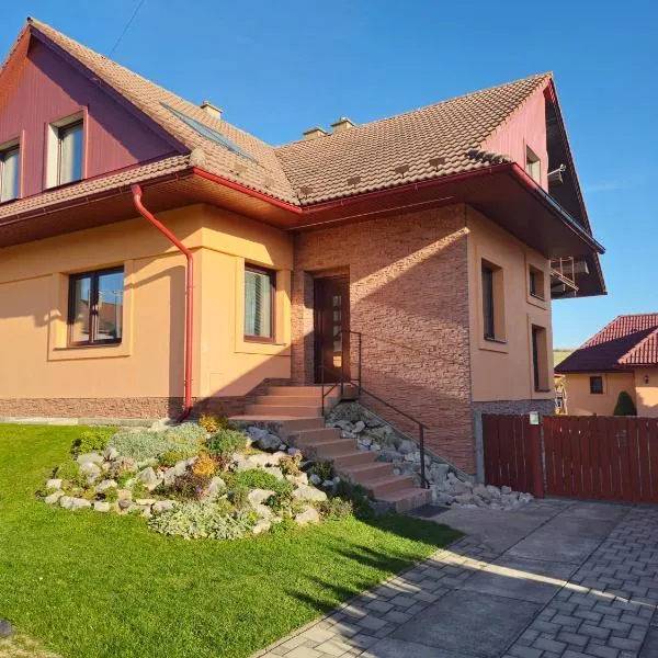 Šarmír Apartmány, hotel en Bobrovec
