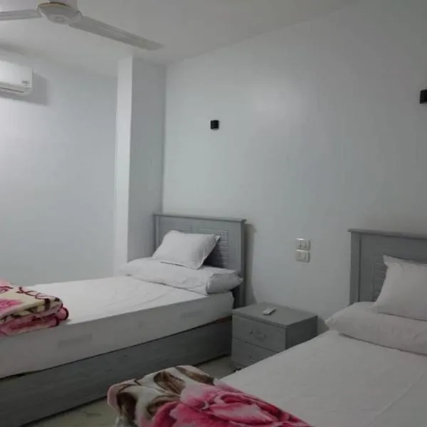 Alara Hostel ' Only girls ', hôtel à Naj‘ al Maḩaţţah