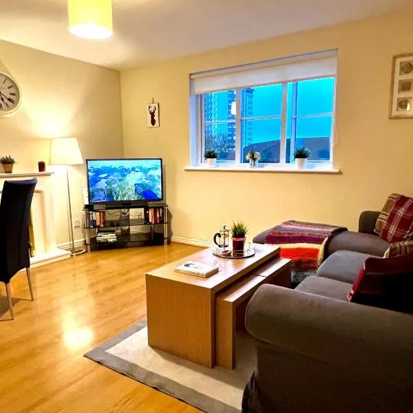 Charming, Cosy Escape with Quick Access to Glasgow, hotel in Paisley