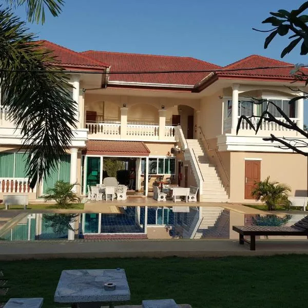 East Shore Pattaya Resort, hotel v destinaci Nong Prue