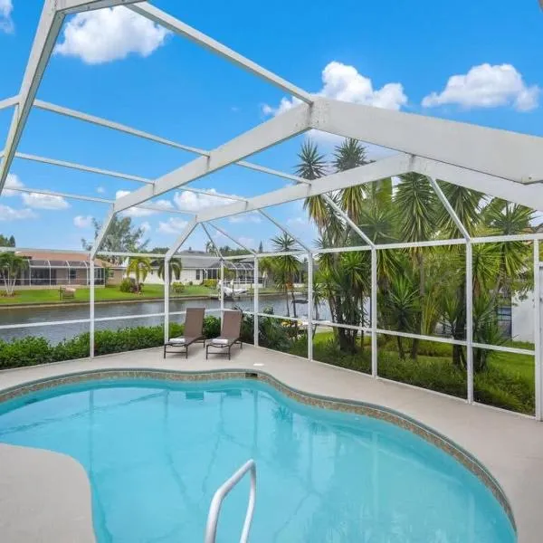Sunshine Home Retreat Heated Pool on Canal, hotel v destinaci Cape Coral