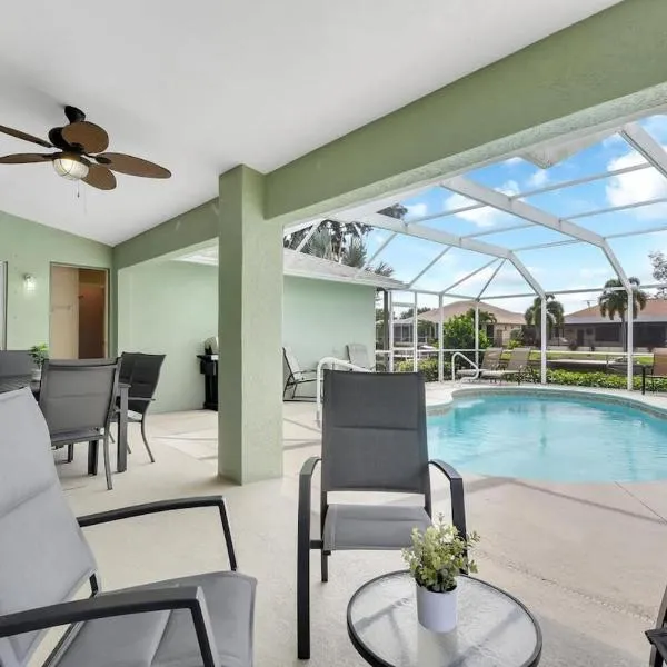 Sunshine Home Retreat Heated Pool on Canal, hotel in Cape Coral