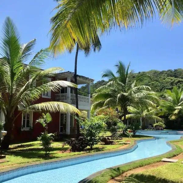 Kingfisher Blues, hotel en Siolim