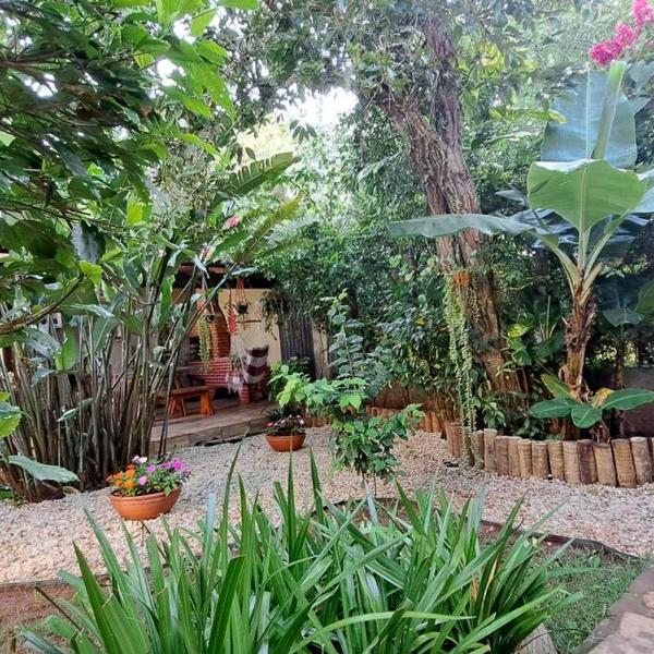Casa Verde, Paz e Aconchego, a 1 km da rua do lazer, espaçosa, calma para descansar e jacuzzi quentinha para relaxar! - Foto 5