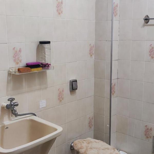 ótimo Apartamento Pitangueiras Guaruja bem localizado, 2qts wi-fi - Foto 3