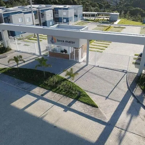Apartamento 2 quartos condomínio com piscina、ポルト・セグロのホテル