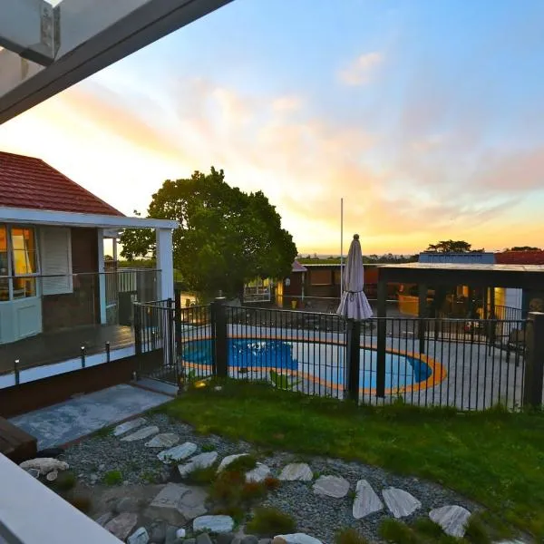 Holiday house in totara park، فندق في أوكلاند