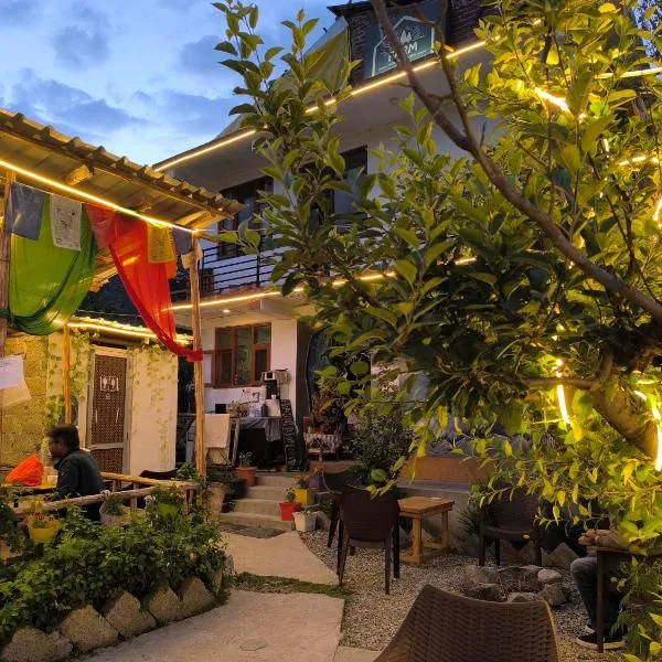 Farm Hostel & Camps, hotel v destinaci Manāli