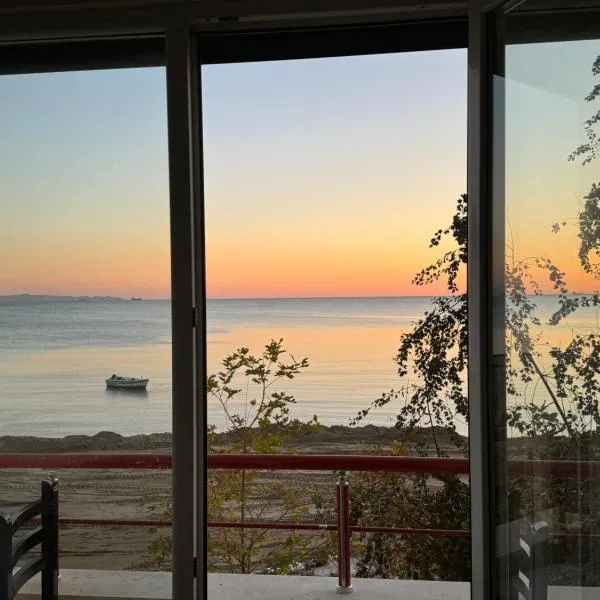 Beach Front Superior Apartment Blue Marine, ξενοδοχείο στο Δυρράχιο