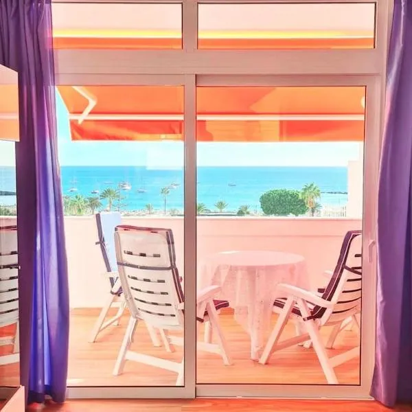 215 Azahara by Tenerife Rental & Sales, hotel v destinaci Playa de las Americas