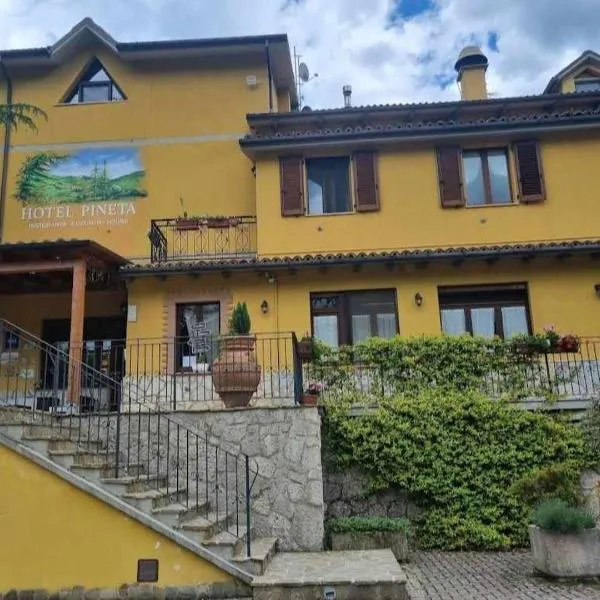 Hotel Pineta Ristorante country house in Fabriano, hotel v destinaci Campodonico