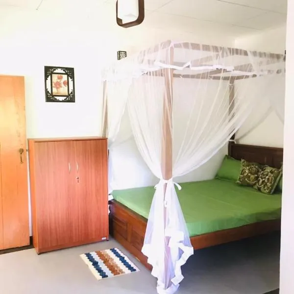 Padumaweera Holiday Inn, hotel in Galle