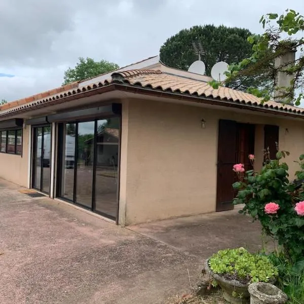 Maison familiale avec piscine proche Périgueux, hotel v destinaci Chancelade