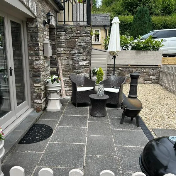 Cosy riverside property, hotel di Aber-Brân