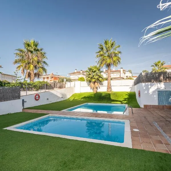 Piso con piscina y playa en Calafell, Mas Mel, hotel in Calafell