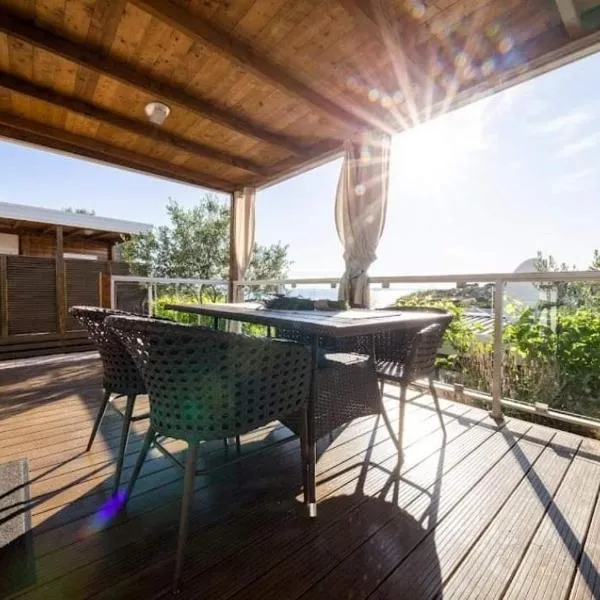 Mobile House Emma Murter, hotel in Murter