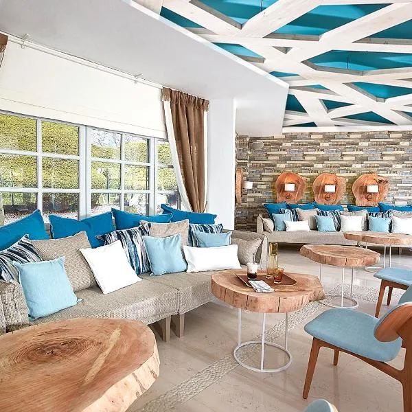 Kythnos Bay Hotel、イウトラのホテル