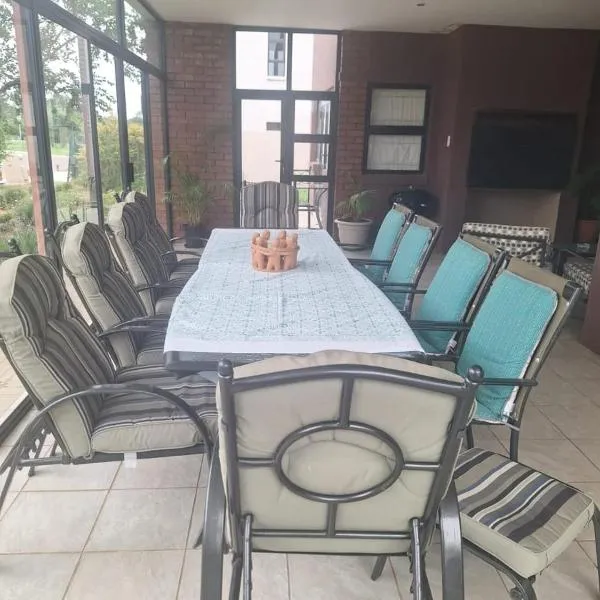 288 Majestic View - Vaal De Gràce Golf Estate - Loadshedding Friendly, hotel din Parys