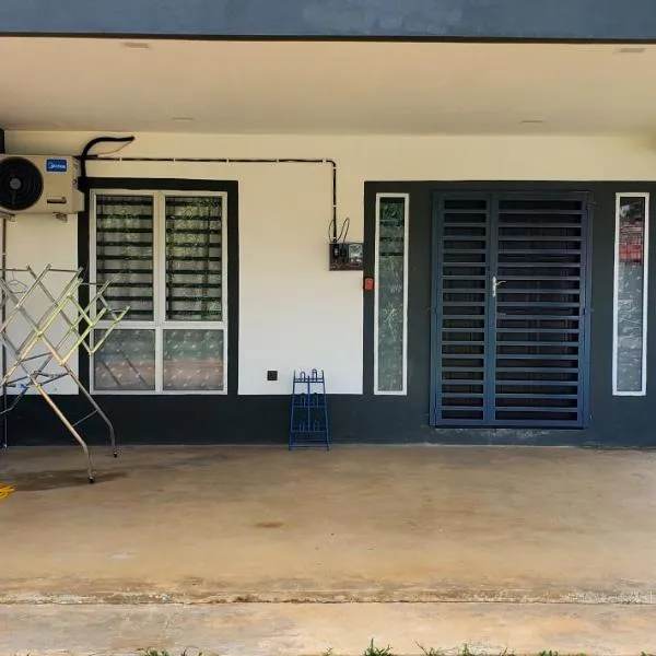 Homestay Hj Romli Beserah, hotel v destinaci Kuantan