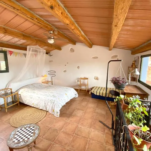 LA CASA DE LA PARRA, hotel in Ulldecona